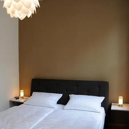 Am Brunnen Apartment *