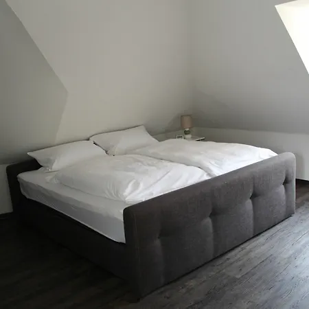 Am Brunnen Apartman *