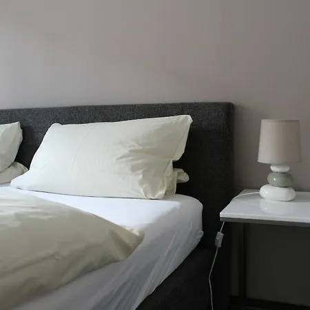 Am Brunnen Apartment *