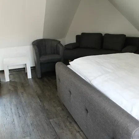 Am Brunnen Apartment *